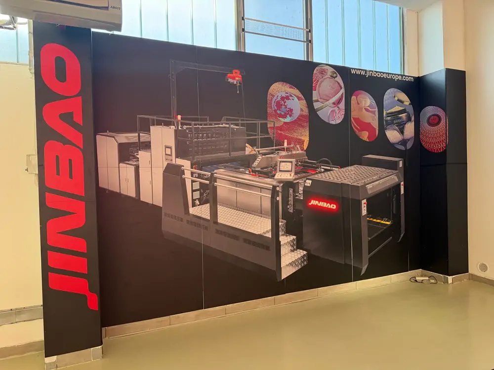 Jinbao Europe brand wall in Pesaro showroom with machine graphic and circular print sample displays